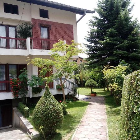 Bus Station Hostel Peja Exteriör bild