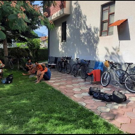 Bus Station Hostel Peja Exteriör bild