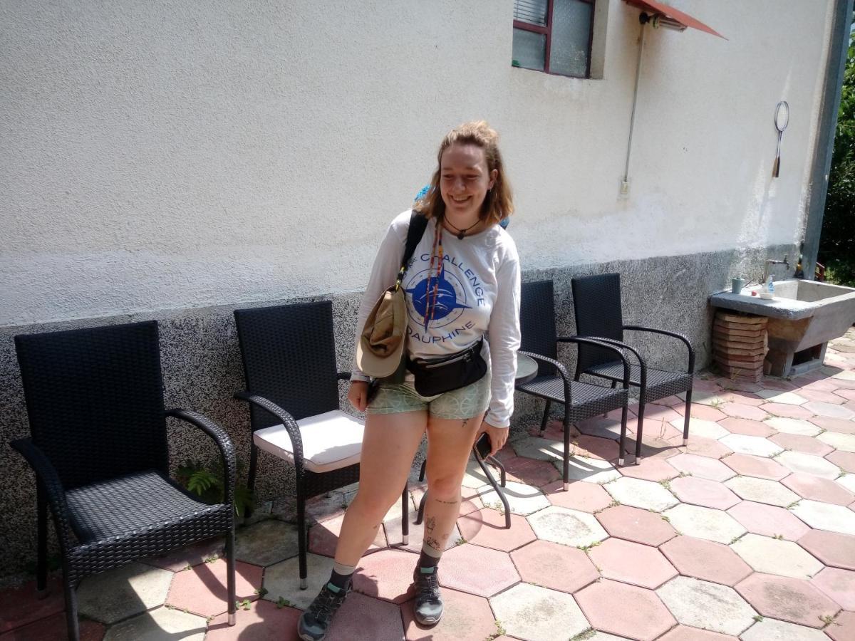Bus Station Hostel Peja Exteriör bild