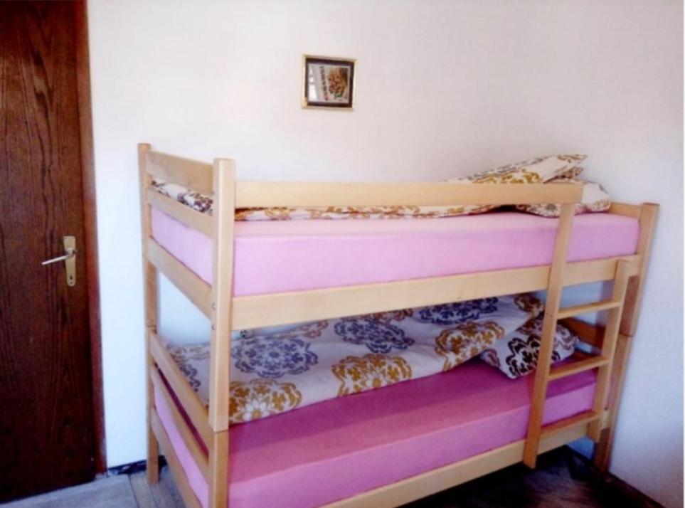 Bus Station Hostel Peja Exteriör bild