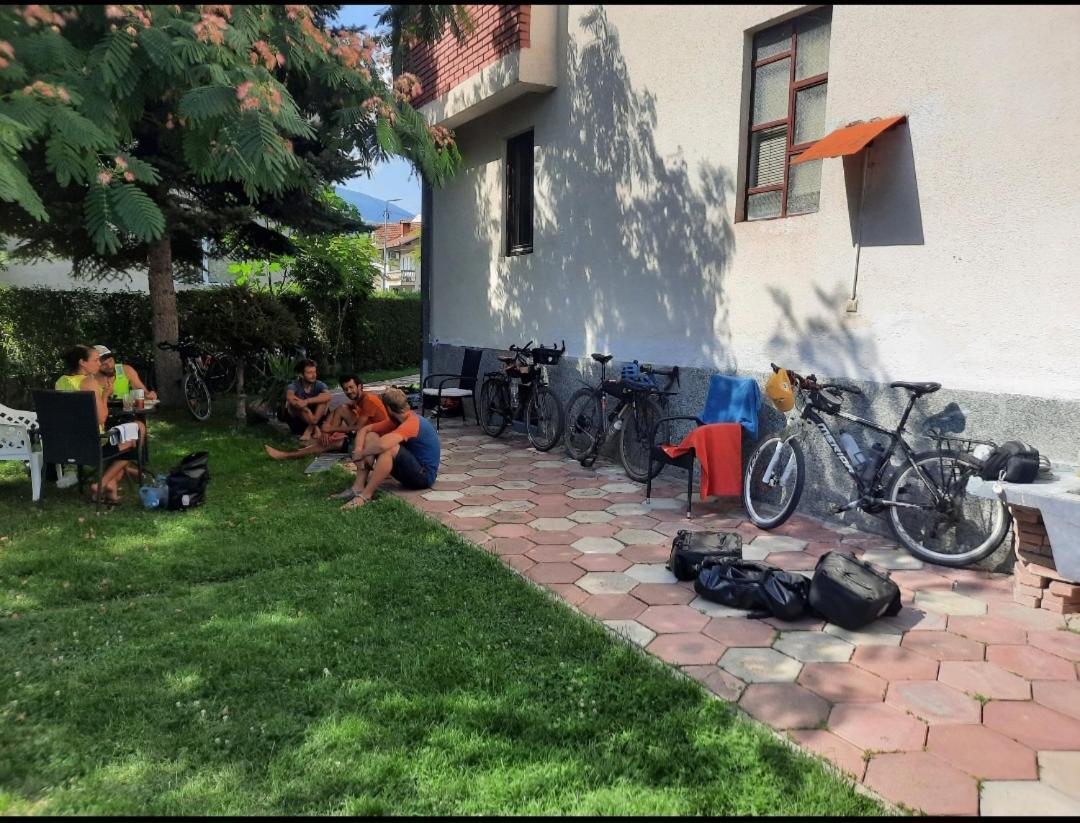 Bus Station Hostel Peja Exteriör bild