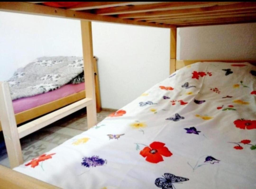 Bus Station Hostel Peja Exteriör bild