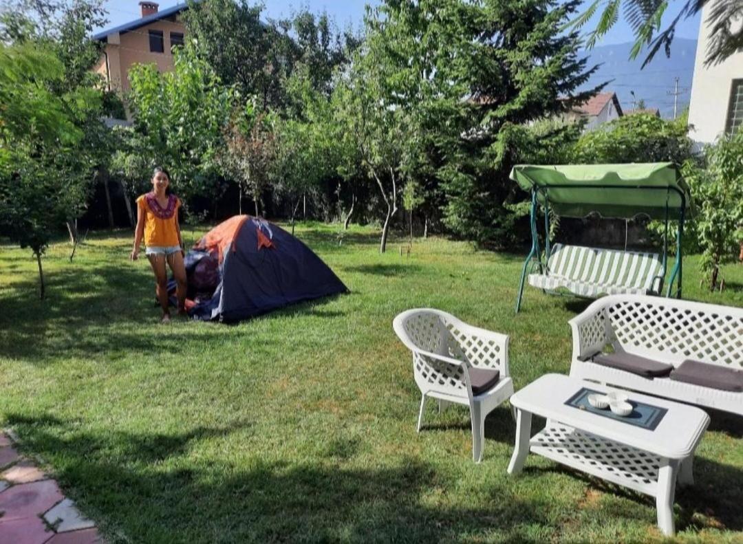Bus Station Hostel Peja Exteriör bild